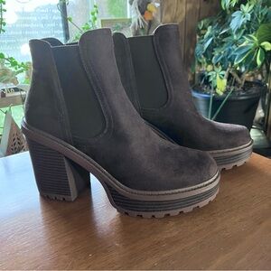 Forever Suede Platform Lug Sole Chunky Heel Chelsea Ankle Boots Women’s Size 7.5